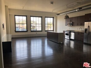 Building Photo - 1645 Vine St