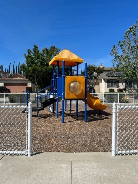 Foto del edificio - 229 W 8th St