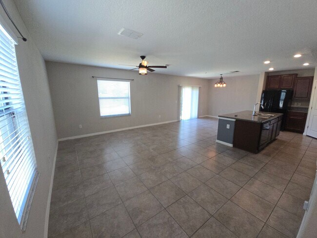 Foto del edificio - Gorgeous 4-Bedroom, 2.5-Bathroom Home in R...
