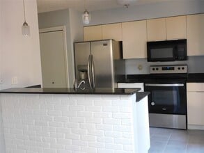 Building Photo - 414 1st St