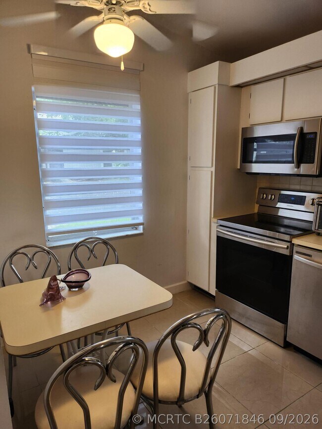 Foto del edificio - 8934 Sunnywood Pl