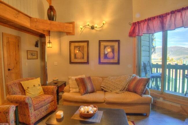 Building Photo - Long Term Rental- Treehouse Condos 302C