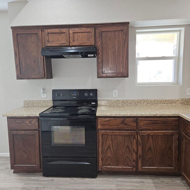 Foto del edificio - Remodeled 3 Bedroom Home with Solar & Landscaping Included!