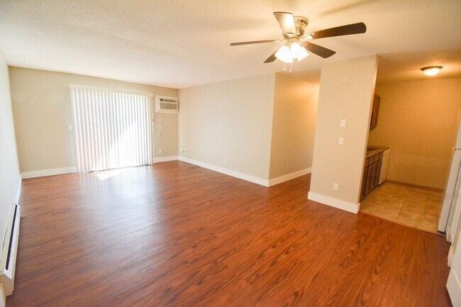 Foto del edificio - Main floor condo with great patio & many u...