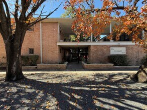 Building Photo - 1801 Cortlandt St