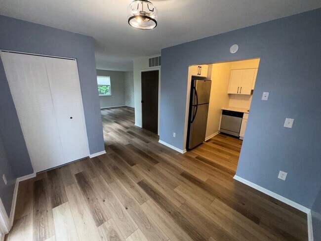 Foto del edificio - 1303 Lowland Ct