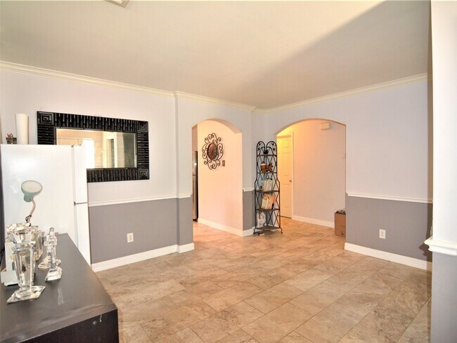 Foto del edificio - 7423 River Pines Dr