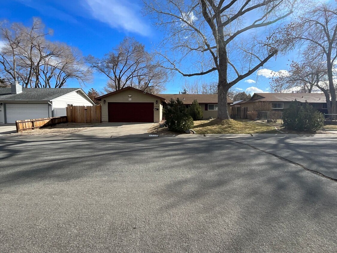 Primary Photo - Beautiful 3 bedroom / 2 bathroom Home in C...