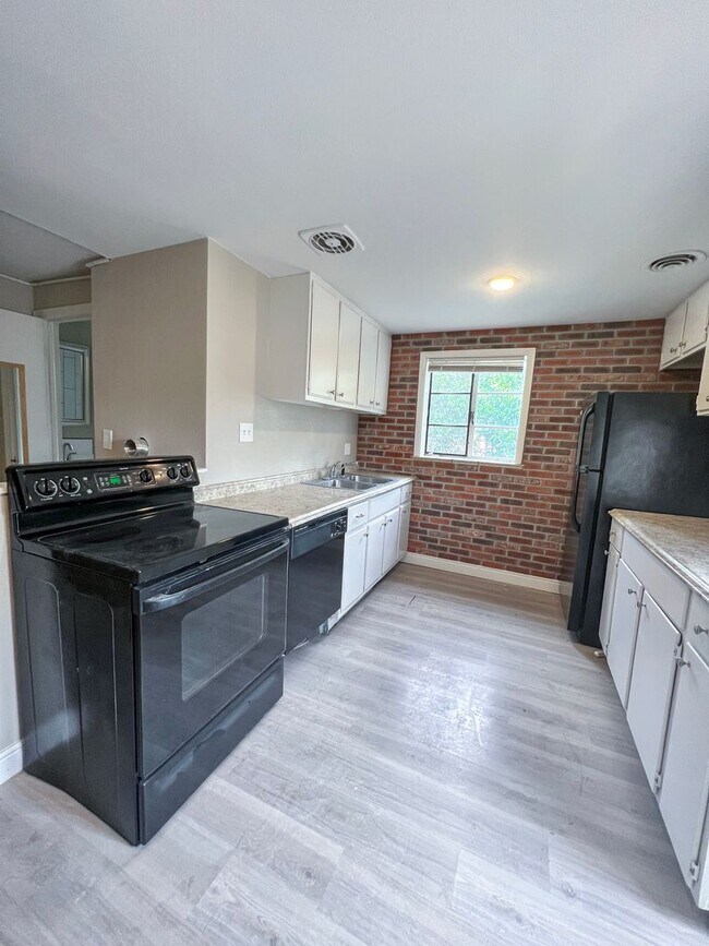 Foto del edificio - 905 1/2 16th St. - Bedroom 4
