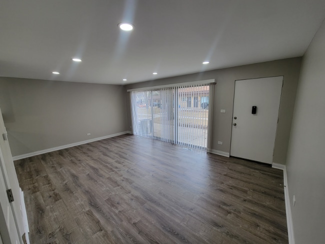 Foto del edificio - 482 Duane Terrace