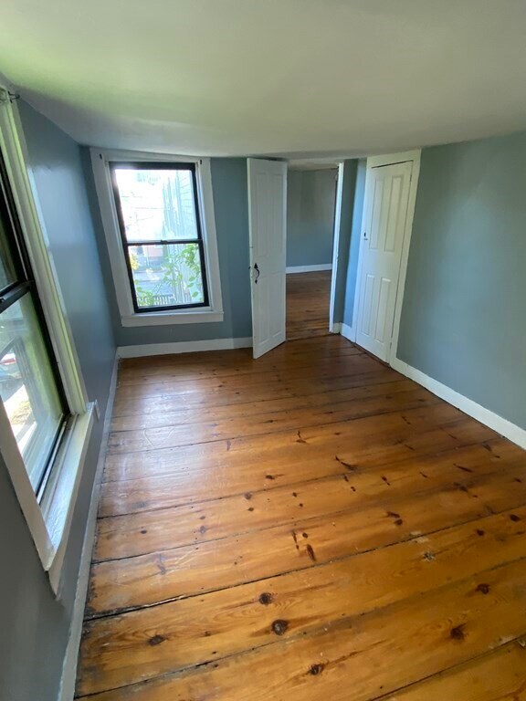 Building Photo - 557 Walnut St