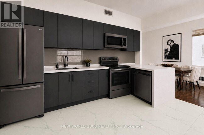 Photo du bâtiment - 110 St Clair Ave W
