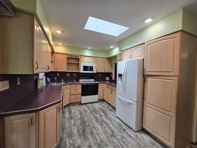 Foto del edificio - Beautiful Split Entry - 3 Bedroom 2 Bathro...