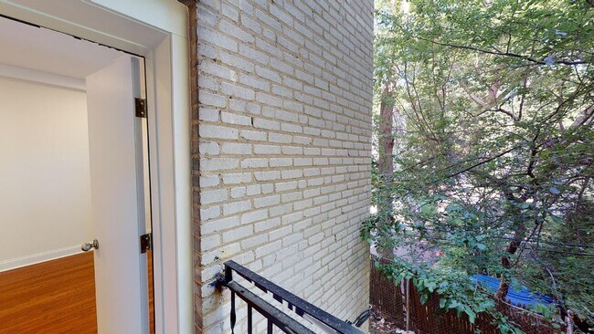 Building Photo - 9/1 No Fee! Renovated, spacious 1BR w/balc...