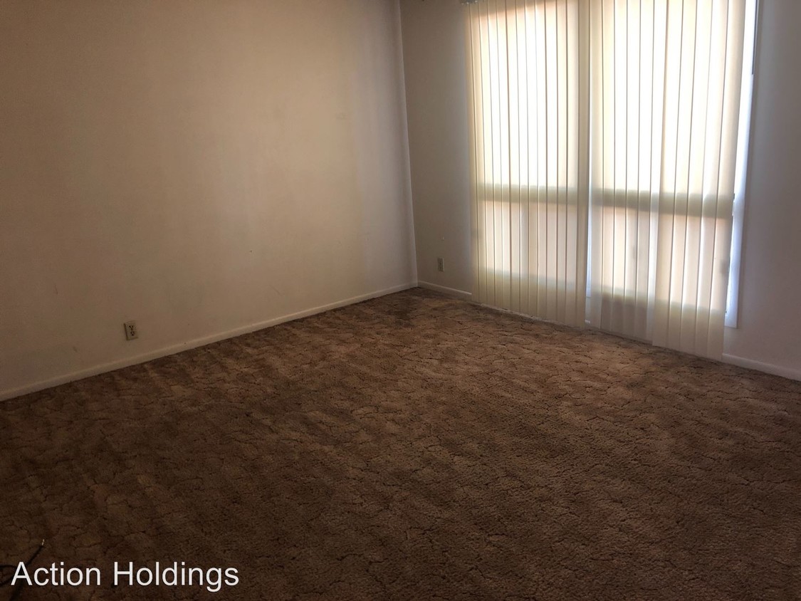 Building Photo - 3 br, 1.5 bath Apartment - 210 N Piper