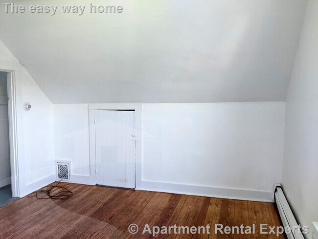 Building Photo - Davis / Porter - 2 Bed - 6 Minute Walk to T