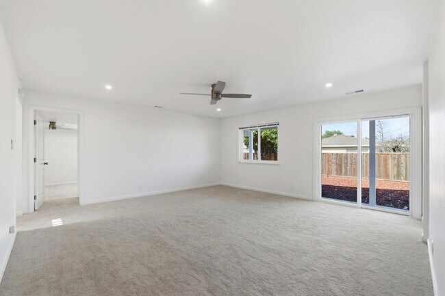 Building Photo - 1861 Nelson Dr