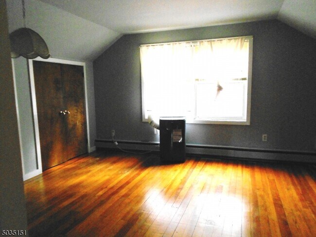 Building Photo - 1936 Washington Valley Rd