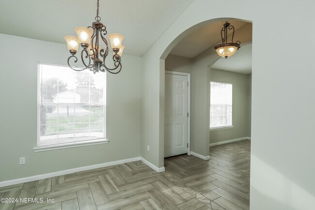 Building Photo - 861389 Worthington Dr