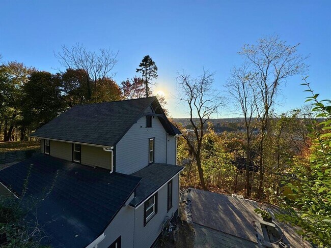 Building Photo - Single Family House