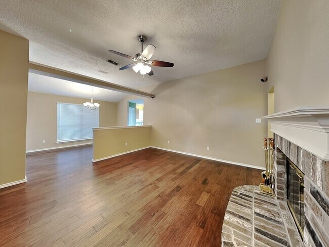 Foto del edificio - 5558 Heatherglen Terrace