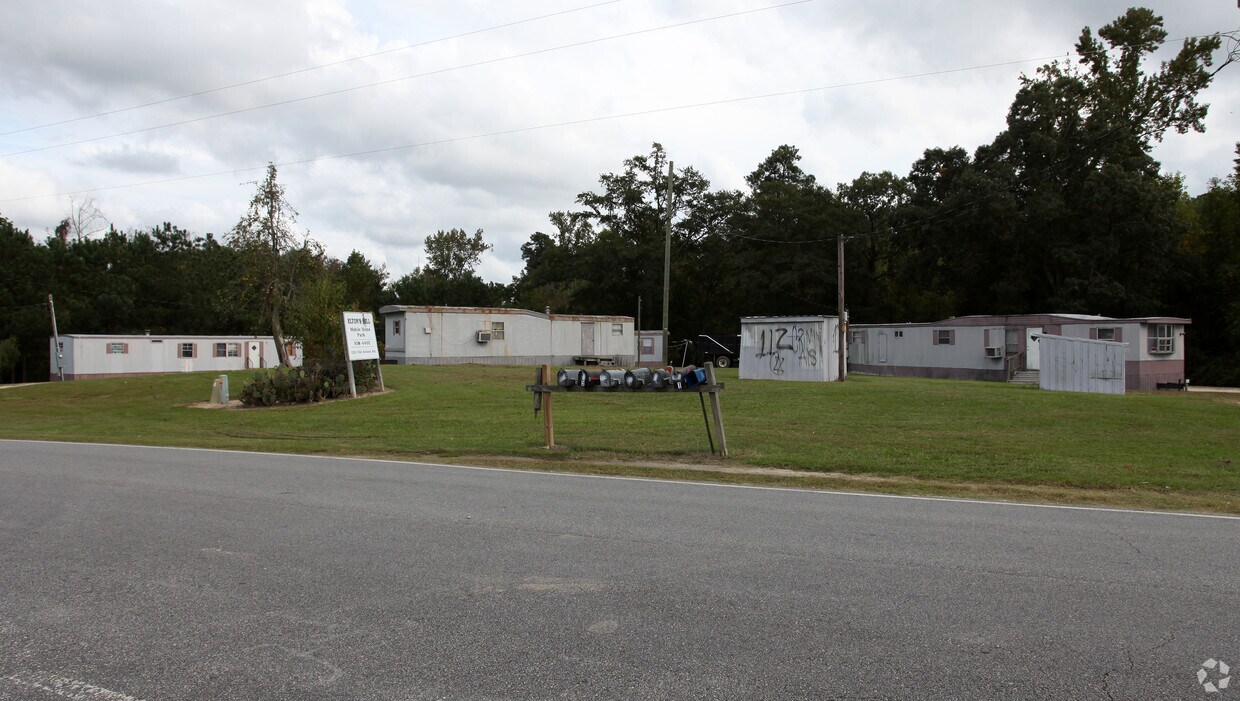 Elton's Hill Mobile Home Park Apartments in Four Oaks, NC