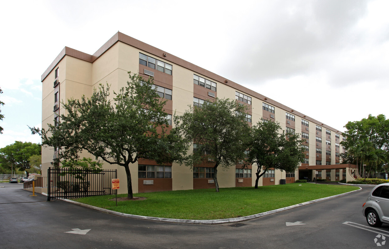 Primary Photo - Hadley Gardens Apartments