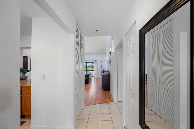 Building Photo - 610 Lakeview Dr E