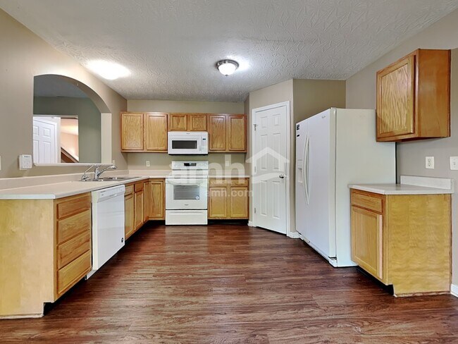 Building Photo - 5557 Windsor Ct