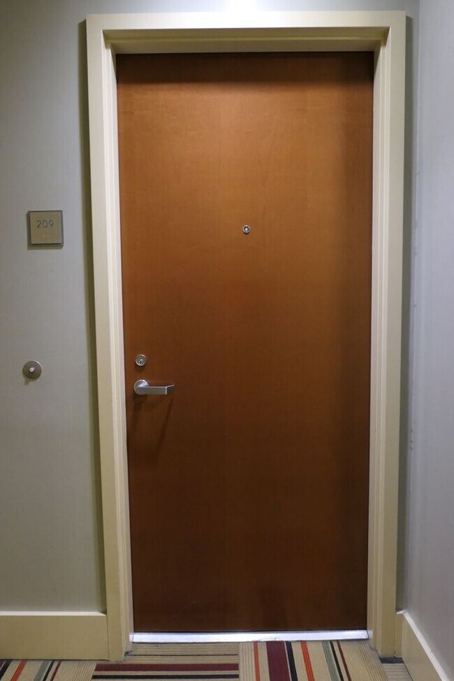 Building Photo - 2 bedroom 2 full bath condo in downtown Sa...