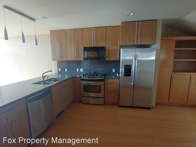 Building Photo - 2 br, 2 bath House - 390 Spruce Street