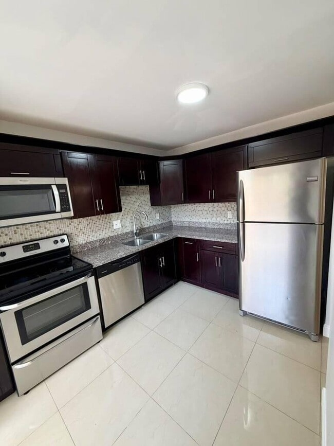 Foto del edificio - 7745 Balboa St