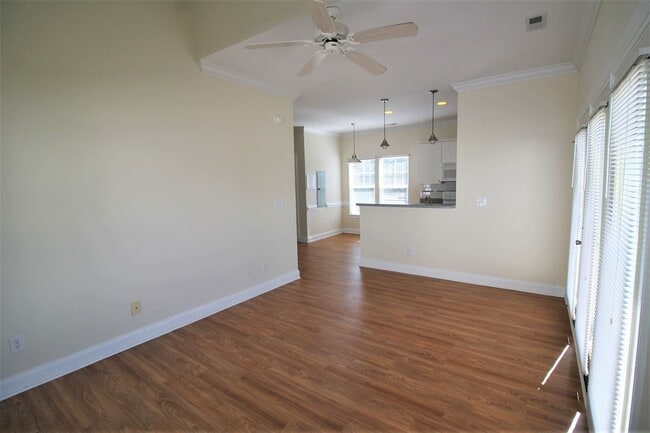 Building Photo - 2BR, 2BA Duplex with Close Water Access fo...