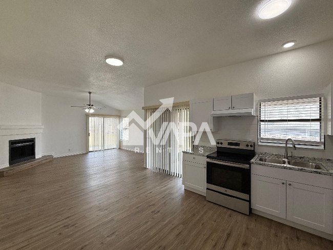 Foto del edificio - 8659 Serene Ridge Dr