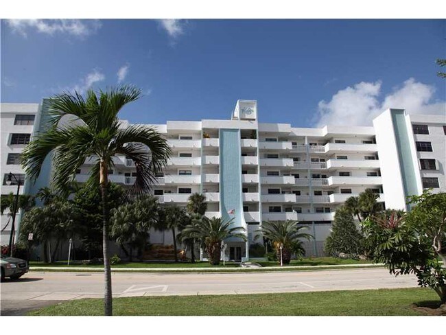 Building Photo - 17900 N Bay Rd