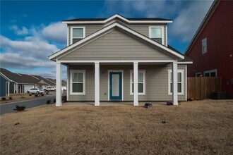 Building Photo - 1636 N Golf Club Dr