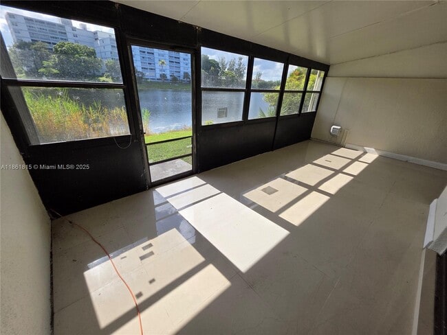 Foto del edificio - 6509 Racquet Club Dr
