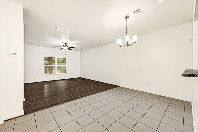 Building Photo - 8843 Leclaire Meadow Dr