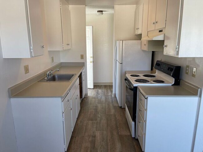 Building Photo - 300 Warren Ave