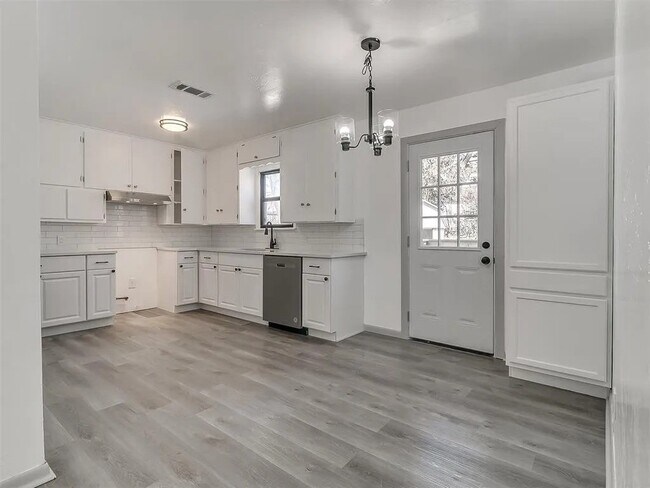 Foto del edificio - 3345 NE 13th St