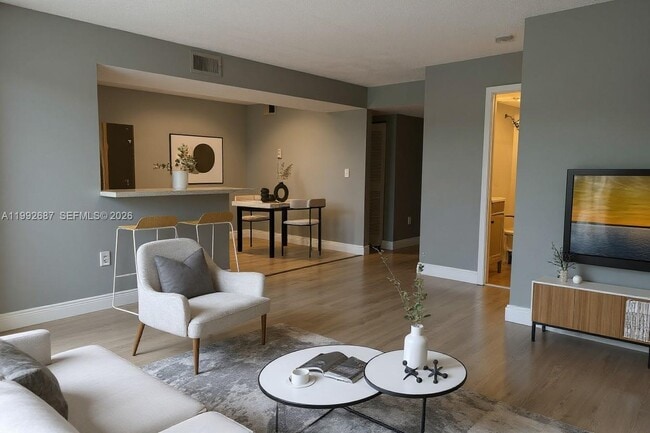 Foto del edificio - 350 Palm Cir W