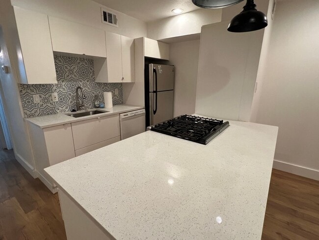Foto del edificio - 505 W 7th St