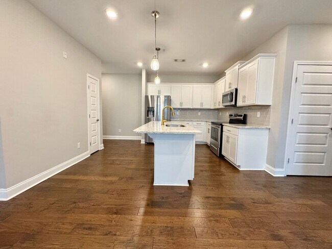 Foto del edificio - 2 Bed, 2 Bath Condo with Garage Close to Downtown Franklin