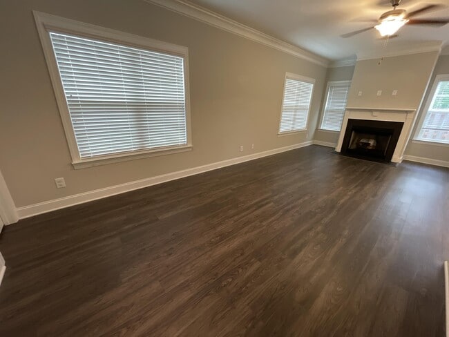 Building Photo - 833 Silver Leaf Dr