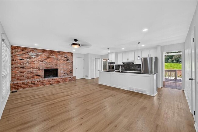 Foto del edificio - 1714 S Johnson Ferry Rd NE