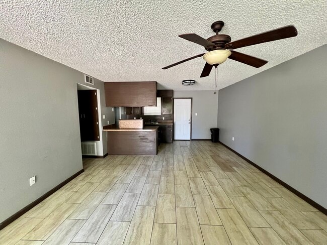 Building Photo - 1004 Owen St