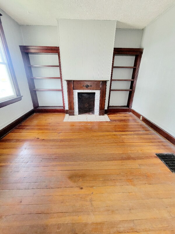 Building Photo - 2252 Elmo Ave