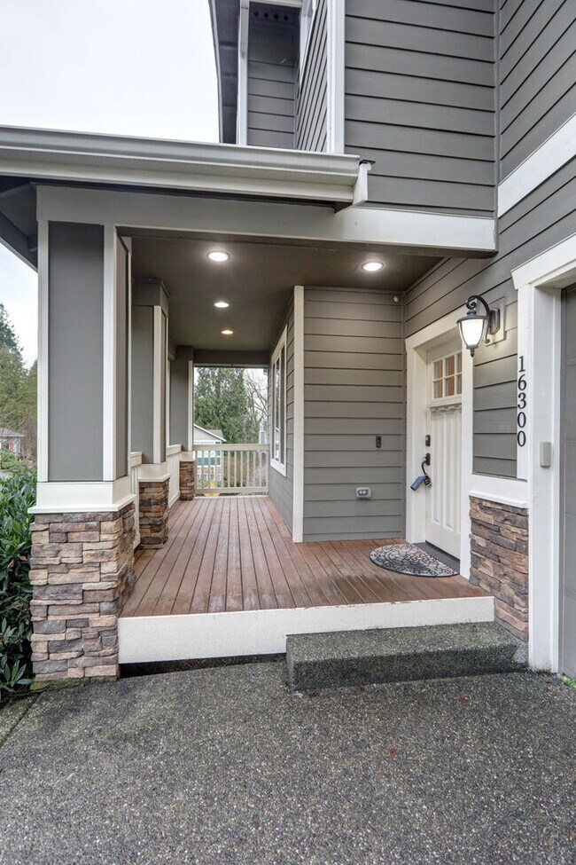Building Photo - Perfect blend of luxury and comfort in the...