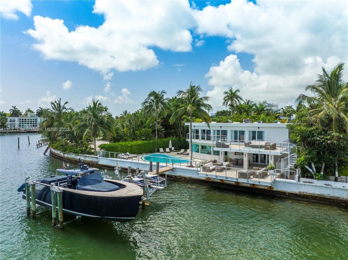 Foto principal - 1121 N Venetian Dr