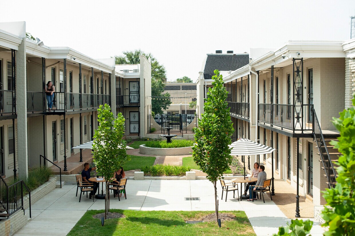 Primary Photo - The Courtyard at Ironworks